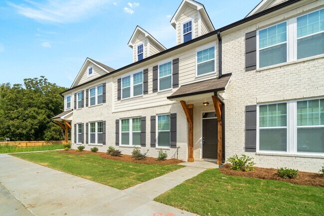 Building Photo - Brand New Construction Luxury Townhome in Pineville
