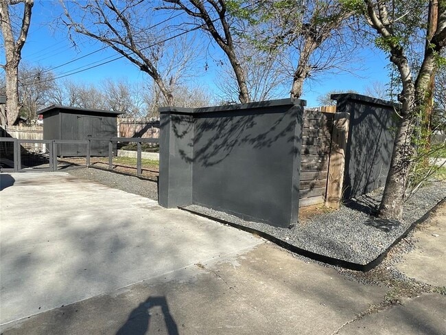 Building Photo - 5701 Gloucester Ln