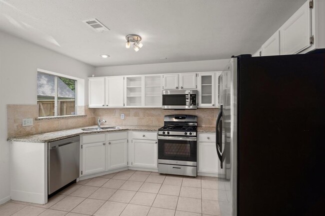Building Photo - 6 E Stony Bridge Cir