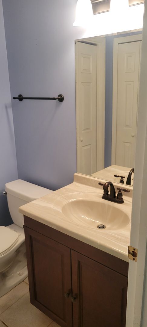 Building Photo - Knoxville 37923 - 2 bed 2.5 bath condo - c...