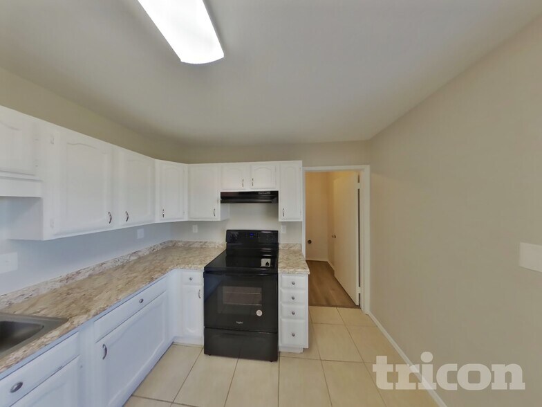 Building Photo - 3312 Woodlark Dr