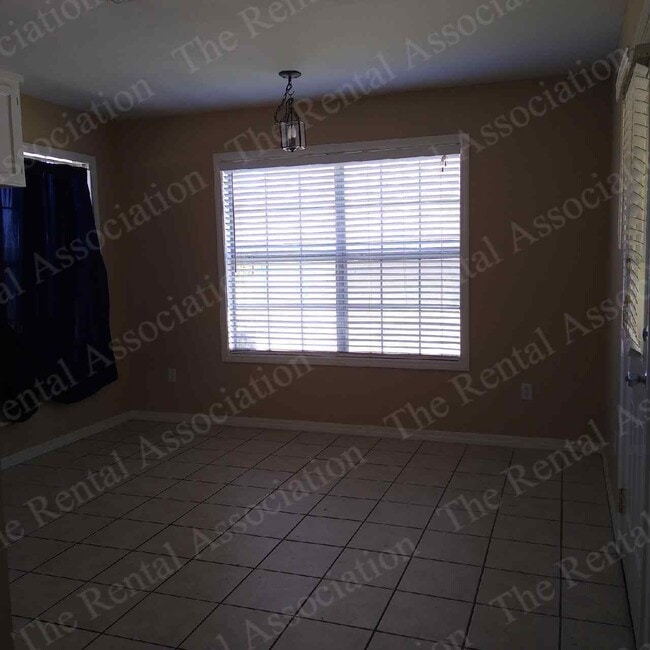 Building Photo - 629 S Barnett Springs St