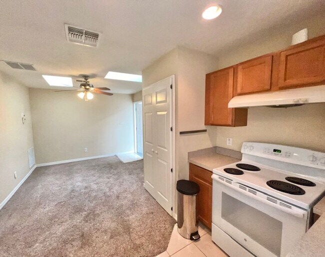 Building Photo - MOVE IN MAY-Water & electricity included 1x1 above garage apartment!! Full kitchen & bathroom!! W...