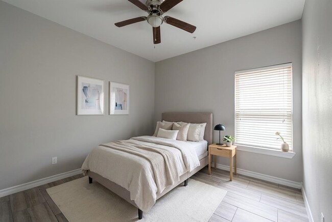 Building Photo - 5601 Cuenca Dr