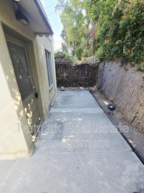Building Photo - 526 Naranja Dr
