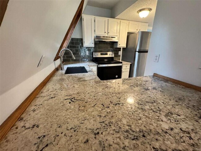 Building Photo - 2475 Hawk Creek Trail