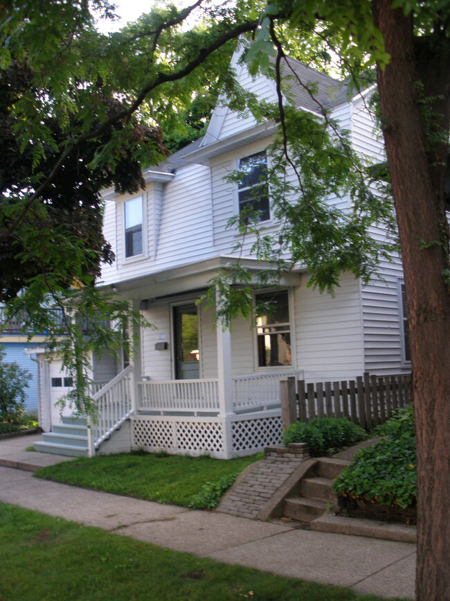 140 Auburn Ave SE 140 Auburn Ave SE Grand Rapids MI 49506 Apartment