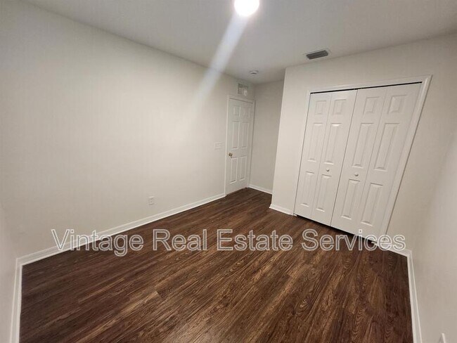 Building Photo - 9333 Stone River Pl