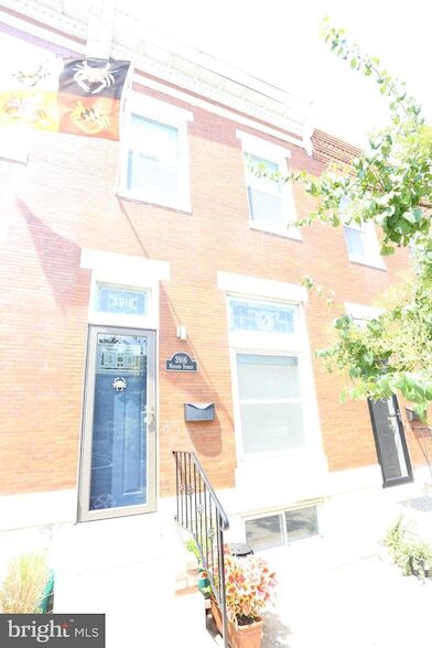 Building Photo - 3916 Hudson St