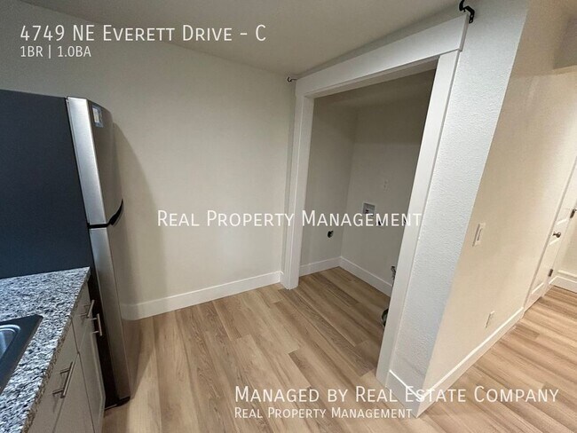 Building Photo - 4749 NE Everett Dr