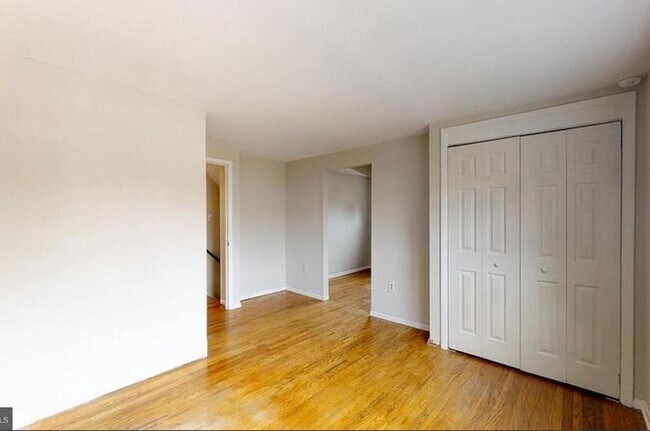 Building Photo - Recently Updated 4BR/2BA Twin with Central Air & Fenced Backyard