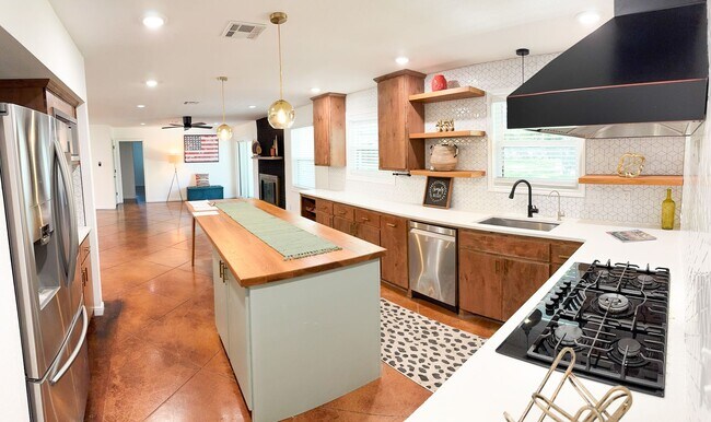 Building Photo - 2302 Brooklawn Dr