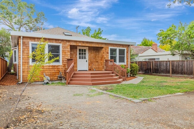 Building Photo - 2280 Hanover St