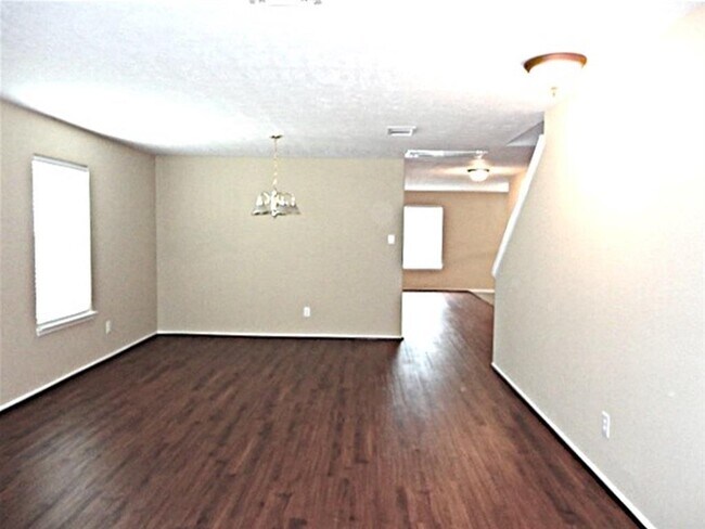 Building Photo - 18227 Thicket Grove Rd