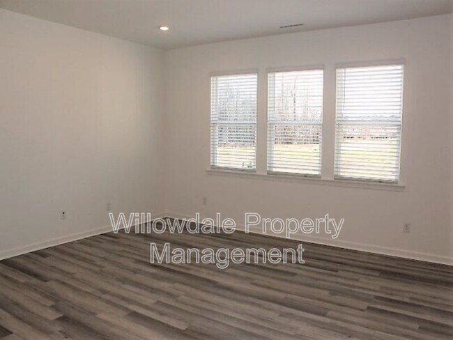 Building Photo - 125 Willow Grove Ln