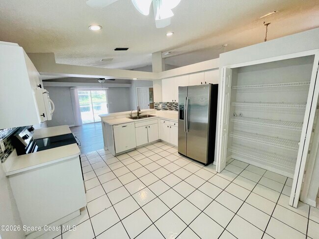 Building Photo - 8043 Bracken Ln