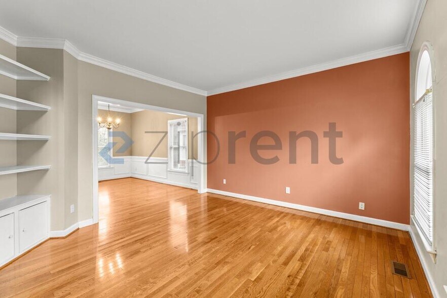 Building Photo - Unit