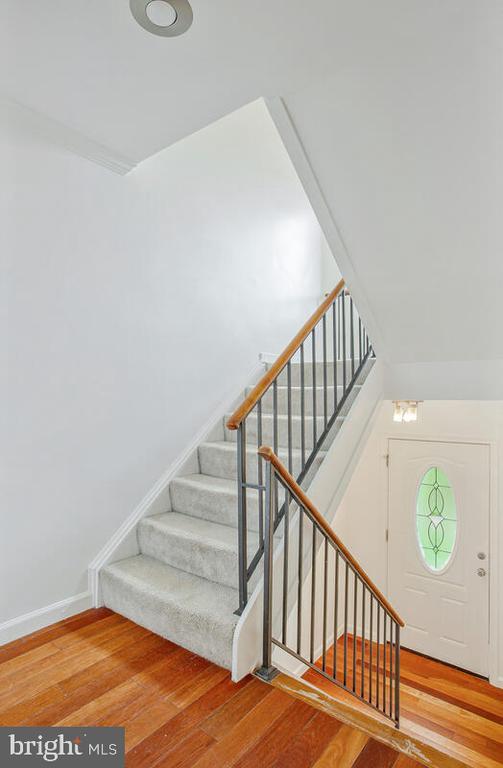 Building Photo - 205 Castleton Pl