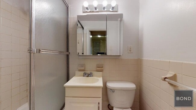 Building Photo - 219 E 88th St