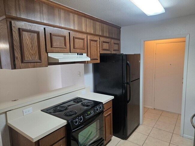 Building Photo - Affordable & Charming 2/1 Move in NOW!!!