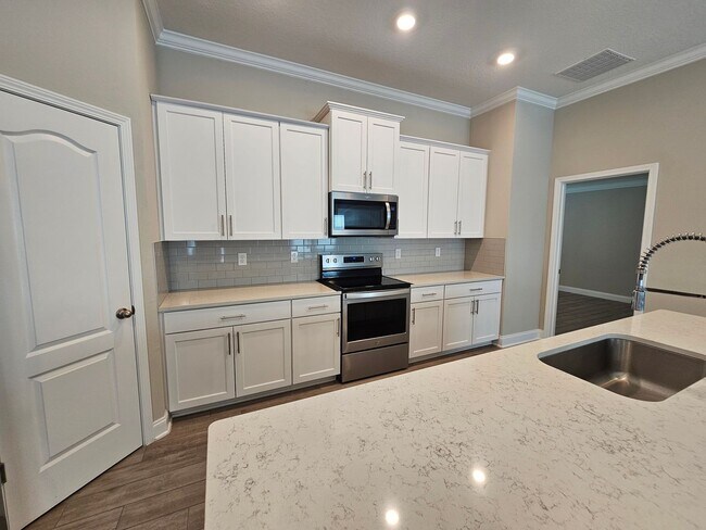 Building Photo - Sawmill Branch 4 Bedroom 2 Bath 3 Car Garage Home