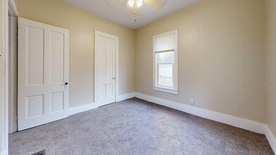 Building Photo - Old Town Charm