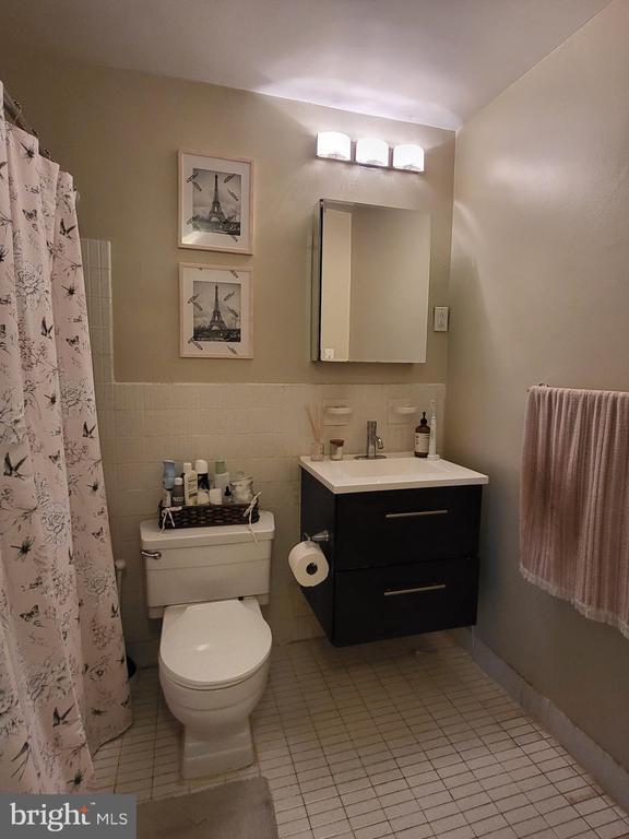 Building Photo - 135 S 19th St