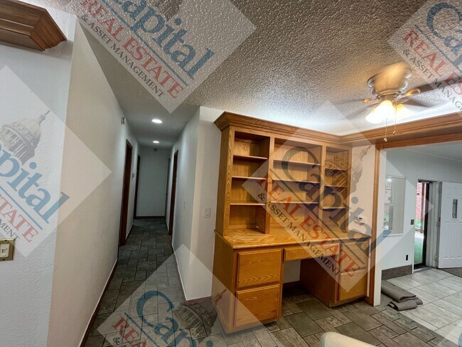 Building Photo - Spacious 2 Bedroom W/ Bonus Room