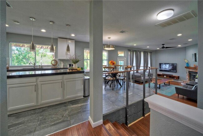 Building Photo - 10907 Grassmere Ct