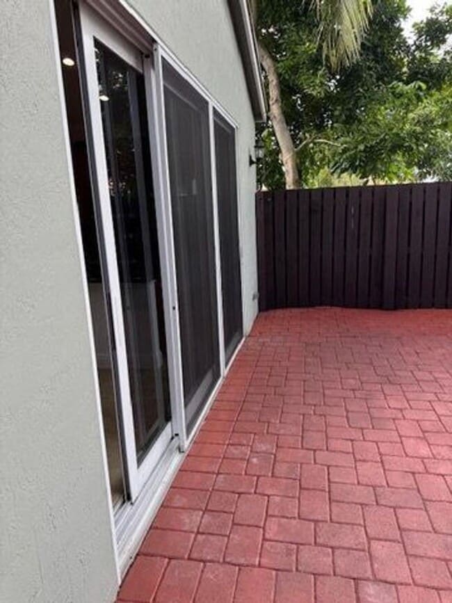 Building Photo - 3201 John's Pl