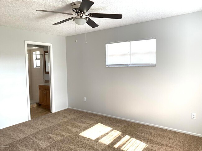 Building Photo - 609 Croton Rd