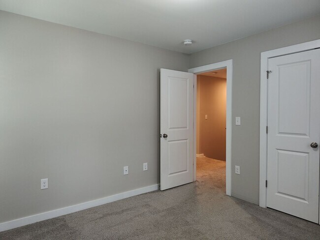 Building Photo - Move-in ready 4-bedroom, 2.5-bathroom home!