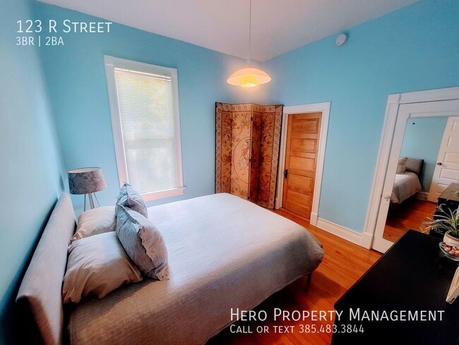 Building Photo - Extremely Desirable Stunning Avenues Home!!!