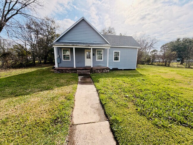 Building Photo - 120 W 18th St