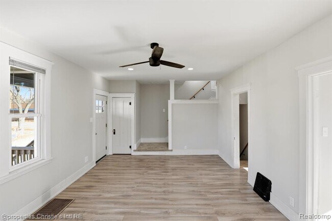 Building Photo - 1953 Brighton St