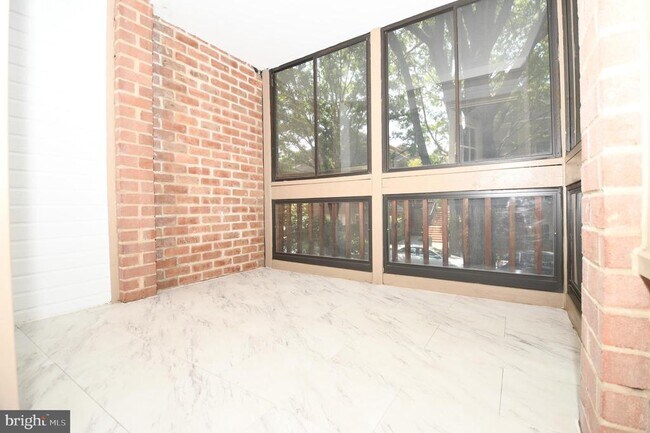 Building Photo - 601 N Tazewell St