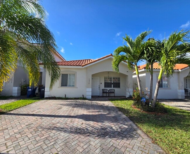 Building Photo - 10924 SW 182nd Ln