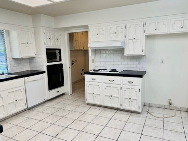 Building Photo - $3,300 Fowler & Shepherd, Solar & Swimming...