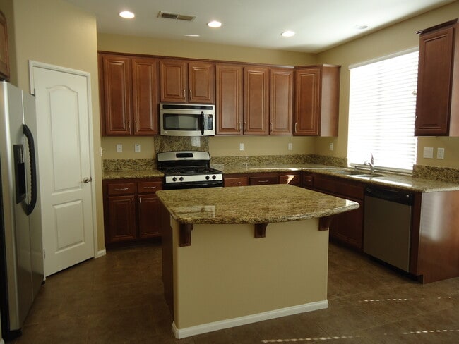 Building Photo - GORGEOUS TWO STORY HOME IN GRANITE HILLS 4 BR, 2.5 BA, 2 CAR GAR