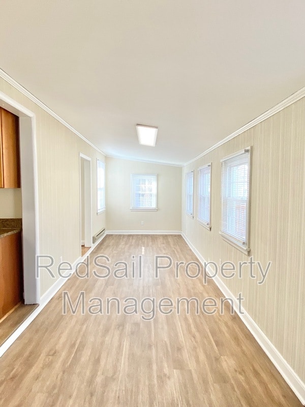 Building Photo - 619 Brewer St