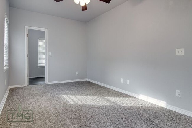 Building Photo - Spacious 3/2 with Front Porch, Fenced Yard...