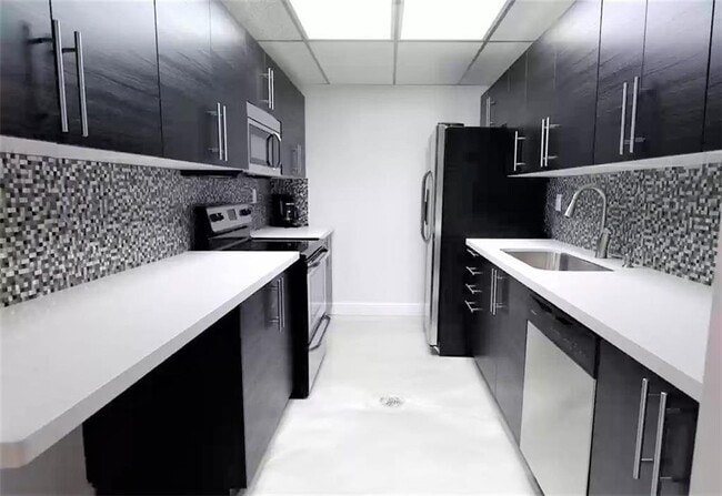 Building Photo - 2701 N Ocean Blvd