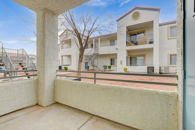 Building Photo - Beautiful 2 Bedroom 2 Full Bath Condo