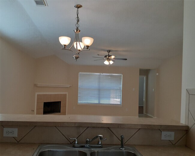 Building Photo - 16914 Great Oaks Glen Dr