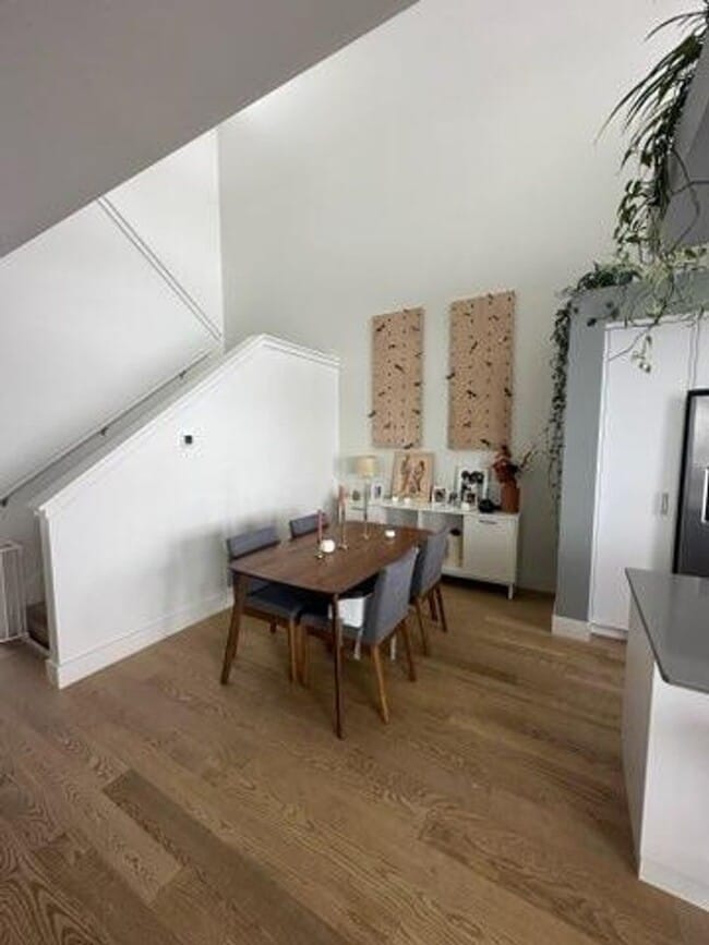 Building Photo - West End Three Bedroom with Modern Finishes