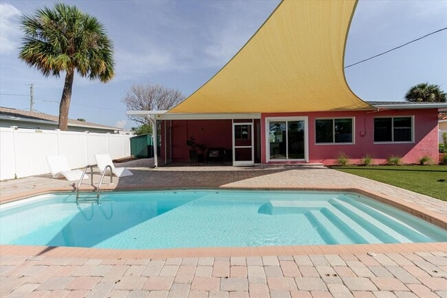 Building Photo - 411 87th Ave