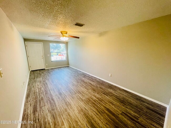 Building Photo - 2664 Sunrise Village Dr