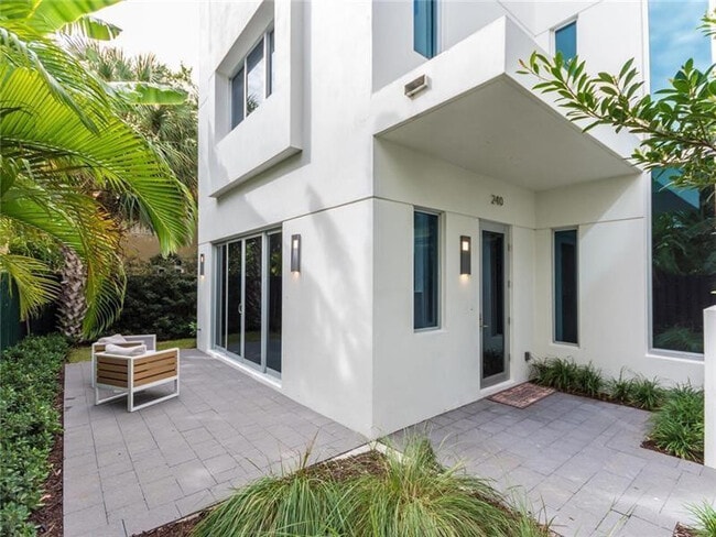 Building Photo - 240 Shore Ct