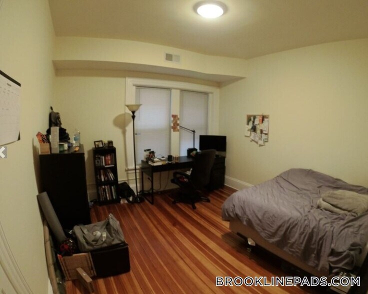 Building Photo - 1463 Beacon St