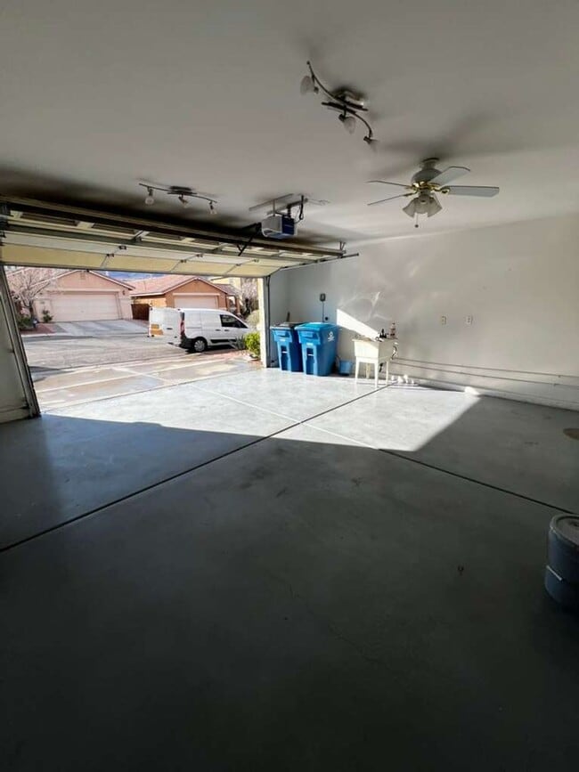 Building Photo - Must see 2 story 4 bed/3 bath home in the heart of SUMMERLIN